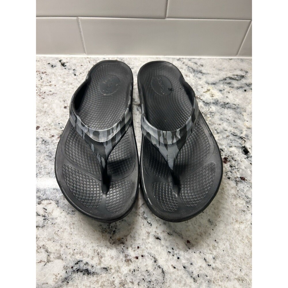 Oofos OOLala Flip Flop Sandals Women's Size 7 Black Grey Camo Running Recovery
